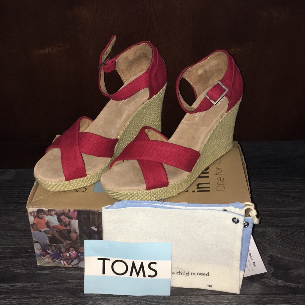 TOMS size 8 Strappy Wedge sandal